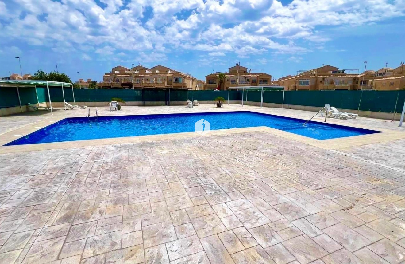 Resale - Chalet -
Torrevieja - La Siesta - El Salado - Torreta