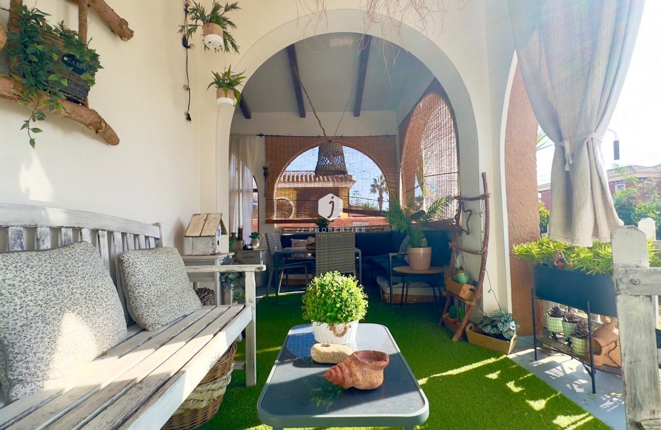 Resale - Villa -
Torrevieja - Torreblanca