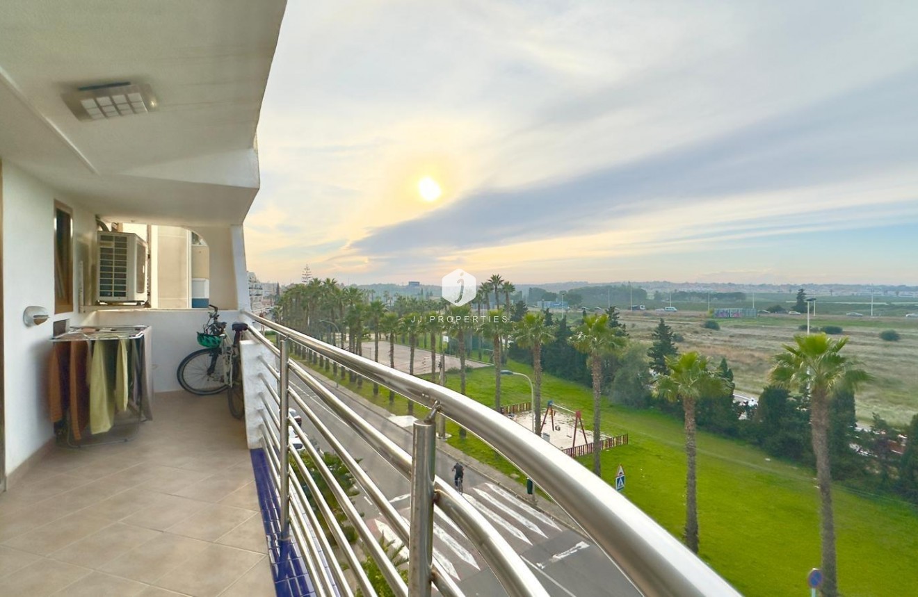 Resale - Apartment / flat -
Torrevieja - La veleta