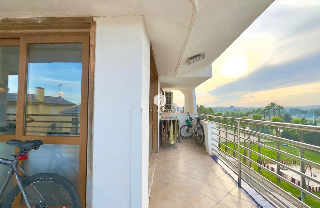 Resale - Apartment / flat -
Torrevieja - La veleta