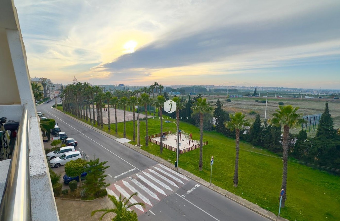 Resale - Apartment / flat -
Torrevieja - La veleta