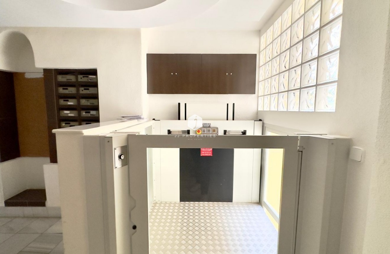 Resale - Apartment / flat -
Torrevieja - La veleta