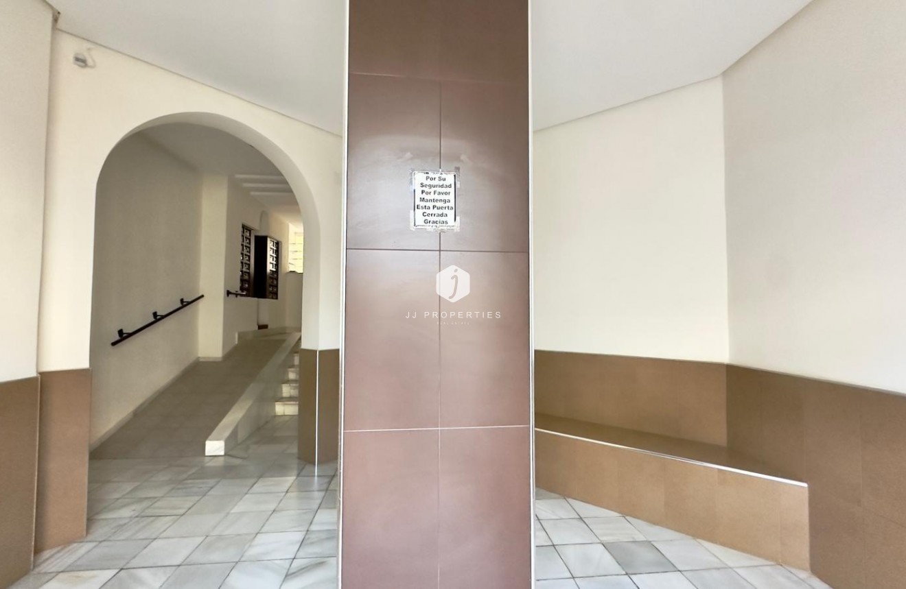 Resale - Apartment / flat -
Torrevieja - La veleta