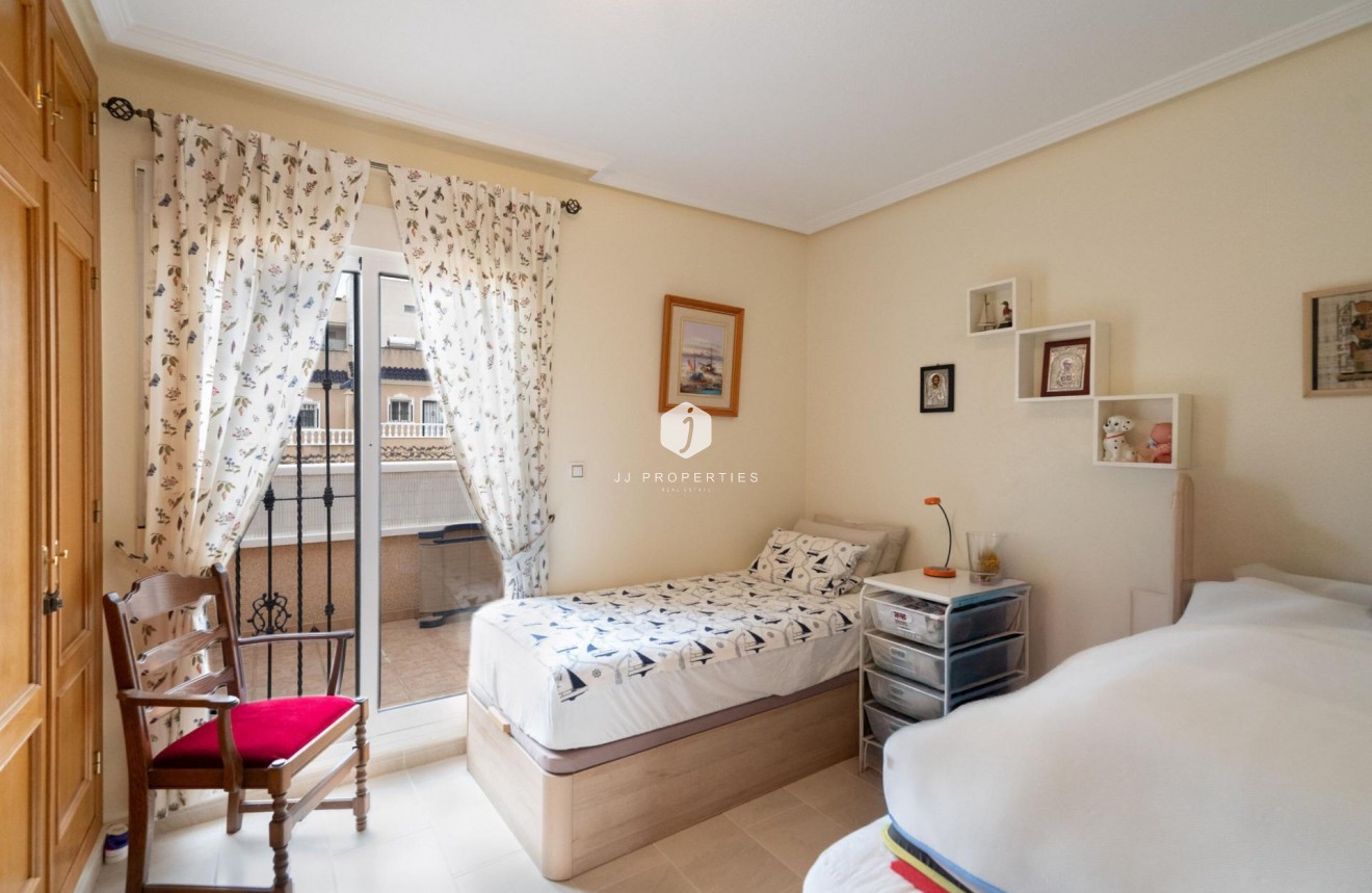 Resale - Chalet -
Orihuela Costa - Los Dolses