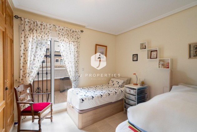 Resale - Chalet -
Orihuela Costa - Los Dolses