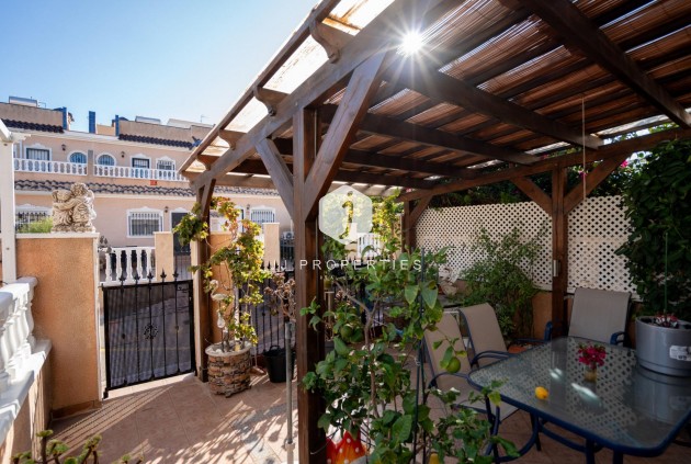 Resale - Chalet -
Orihuela Costa - Los Dolses