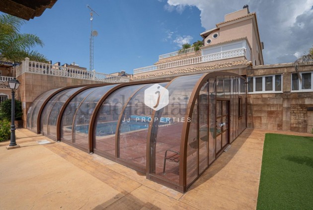 Resale - Chalet -
Orihuela Costa - Los Dolses