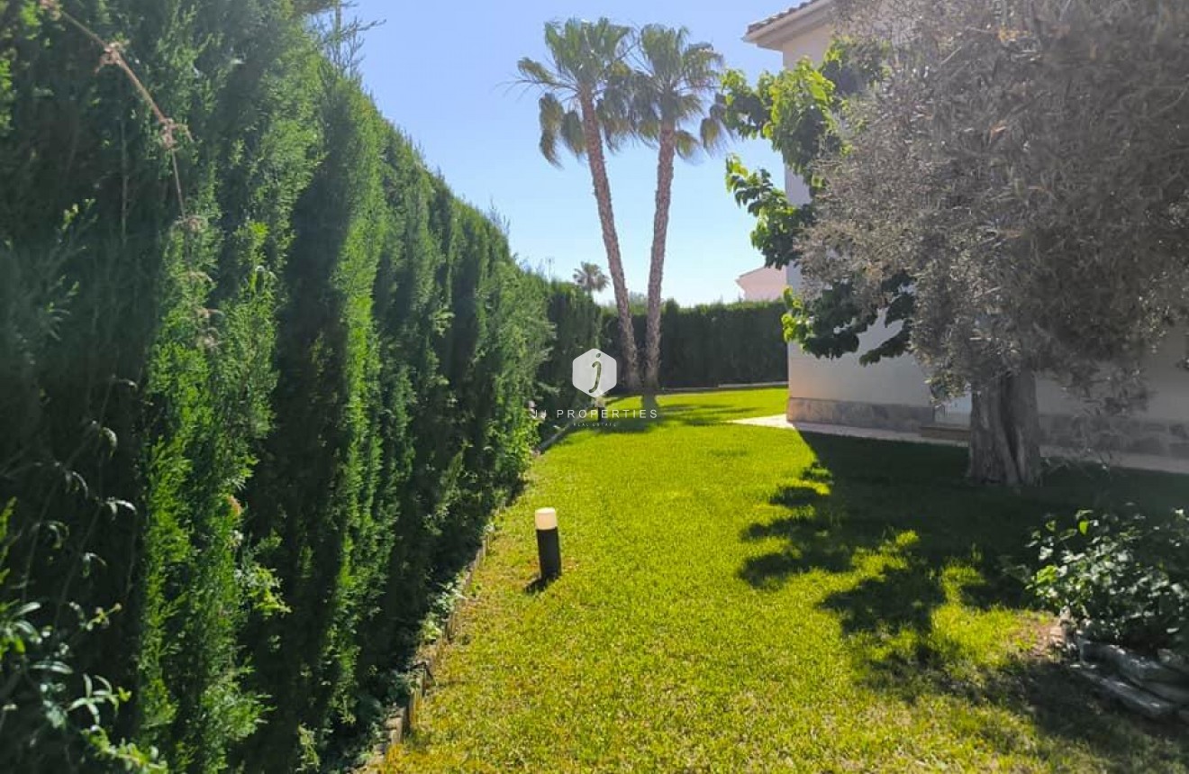 Resale - Villa -
Torrevieja - La siesta