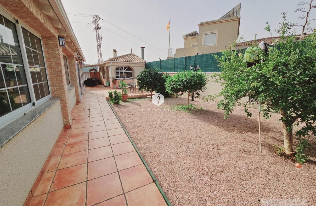 Resale - Villa -
Torrevieja - La Siesta - El Salado - Torreta
