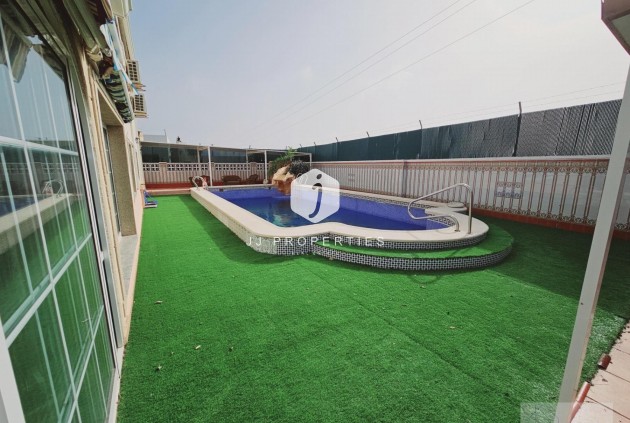 Resale - Villa -
Torrevieja - La Siesta - El Salado - Torreta