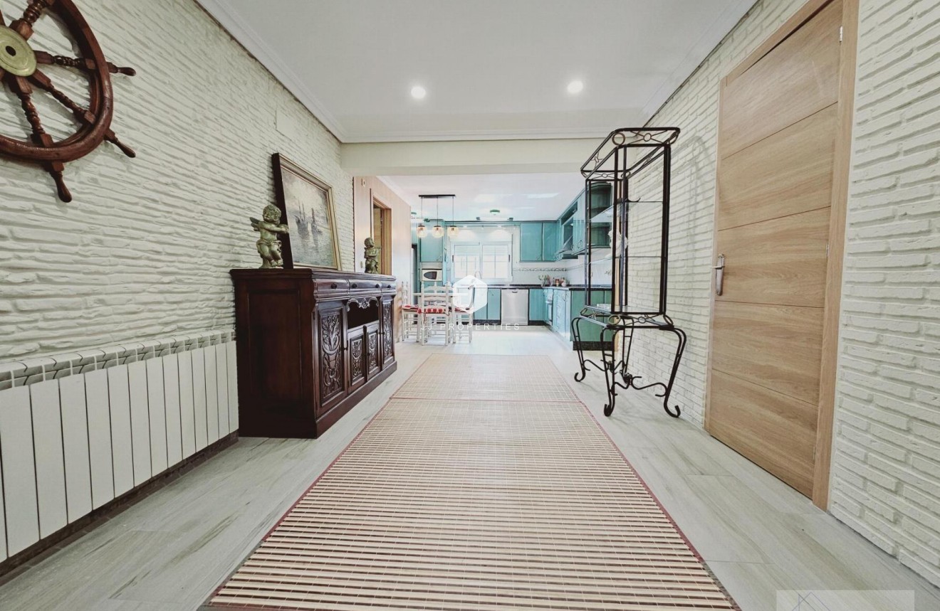 Resale - Villa -
Torrevieja - La Siesta - El Salado - Torreta