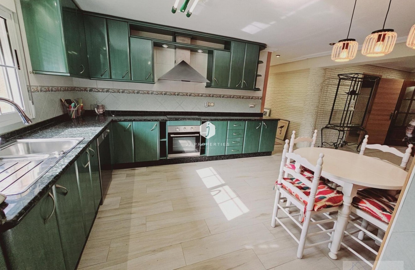 Resale - Villa -
Torrevieja - La Siesta - El Salado - Torreta