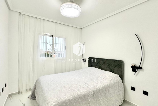 Resale - Bungalow -
Orihuela Costa - Playa Flamenca Norte