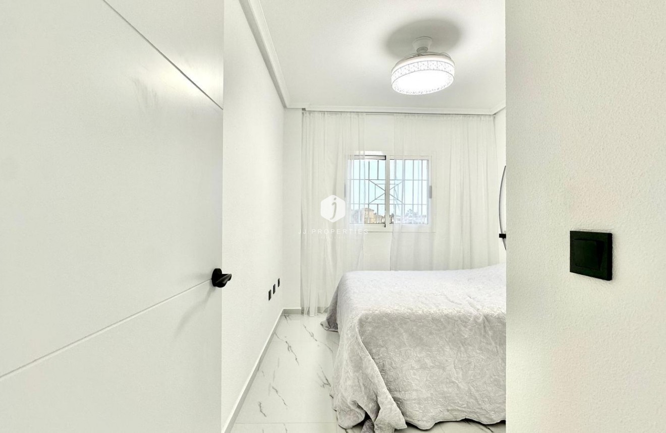 Resale - Bungalow -
Orihuela Costa - Playa Flamenca Norte