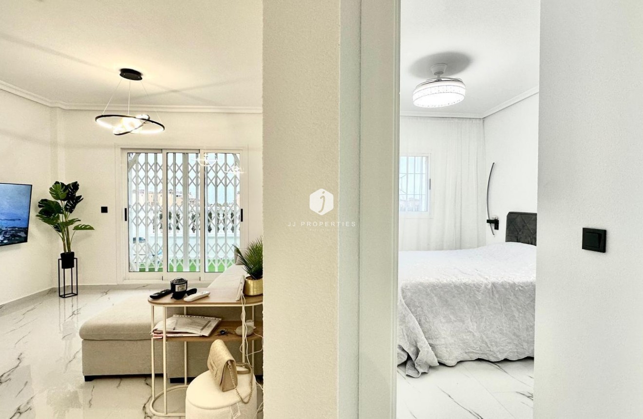 Resale - Bungalow -
Orihuela Costa - Playa Flamenca Norte