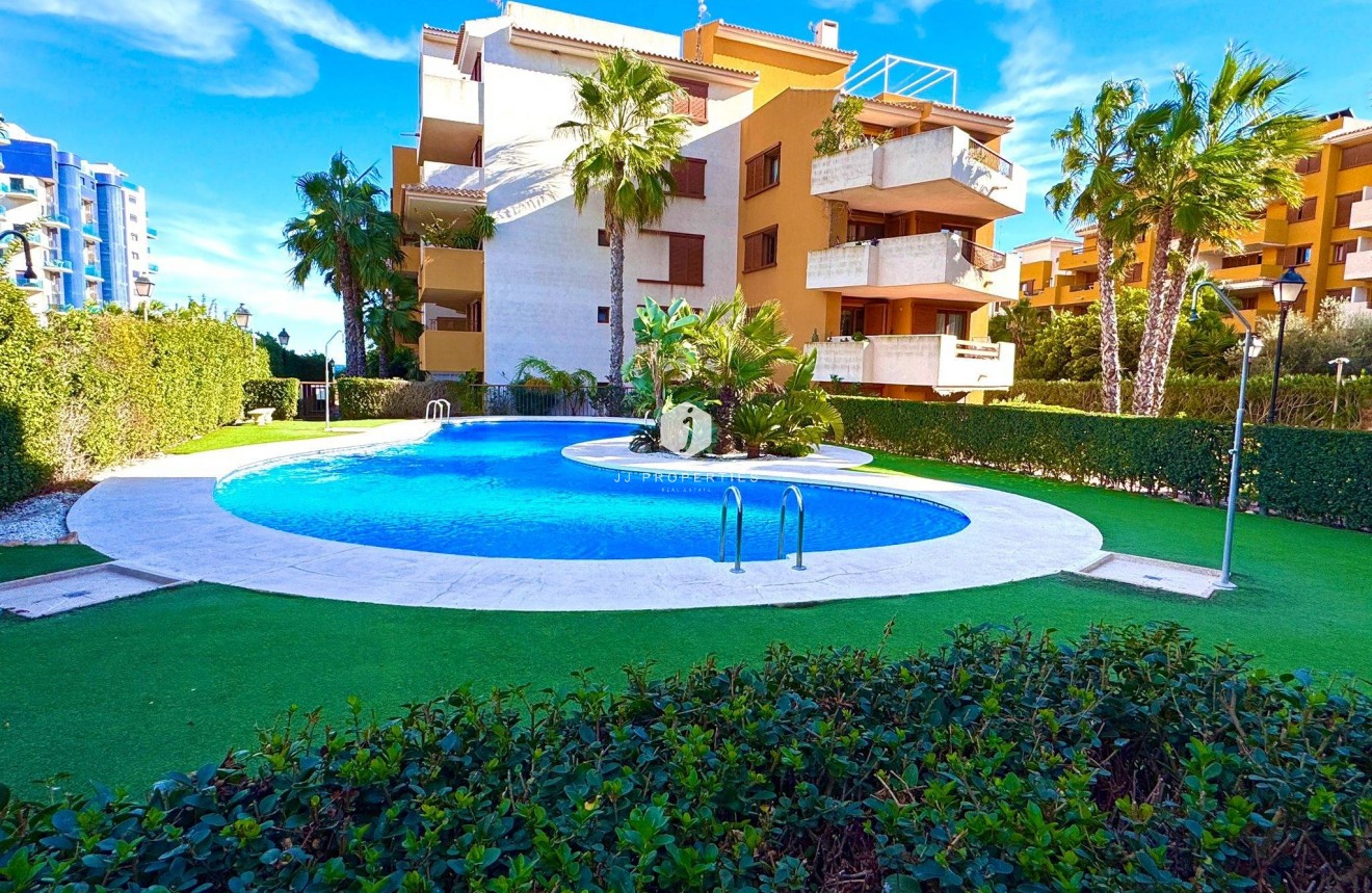 Resale - Apartment / flat -
Torrevieja - Punta prima