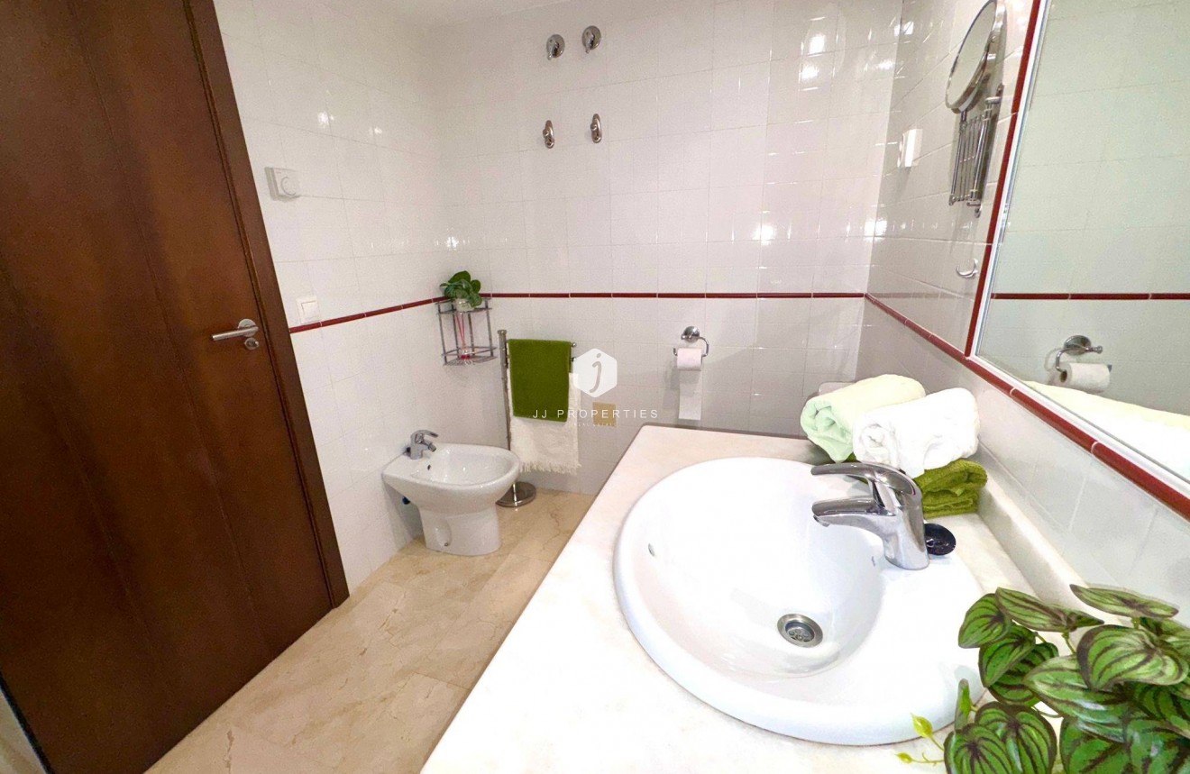 Resale - Apartment / flat -
Torrevieja - Punta prima