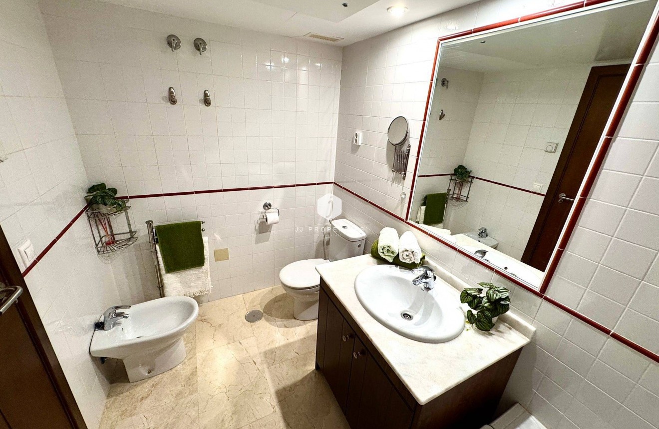 Resale - Apartment / flat -
Torrevieja - Punta prima