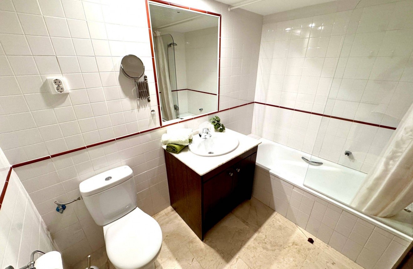 Resale - Apartment / flat -
Torrevieja - Punta prima