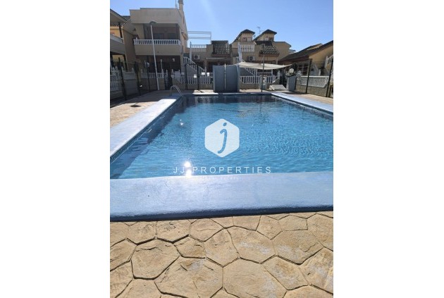 Resale - Chalet -
Torrevieja - Torretas