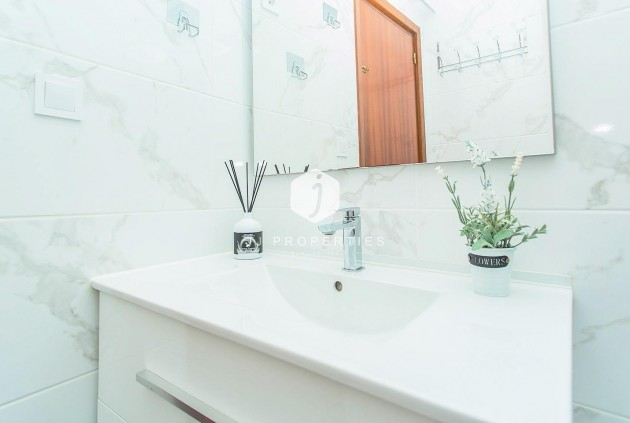 D'occasion - Appartement -
Torrevieja - Playa del Cura