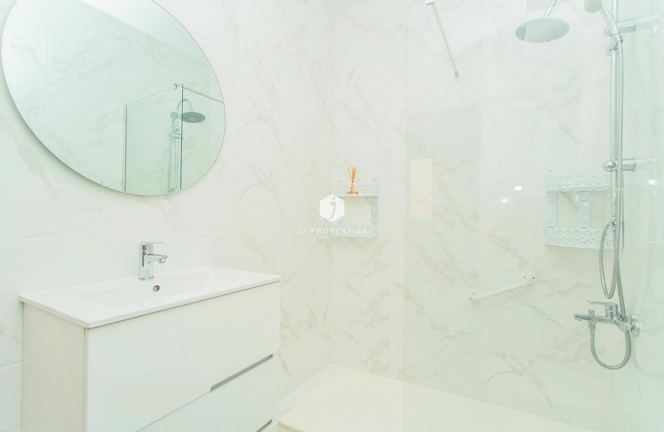 D'occasion - Appartement -
Torrevieja - Playa del Cura