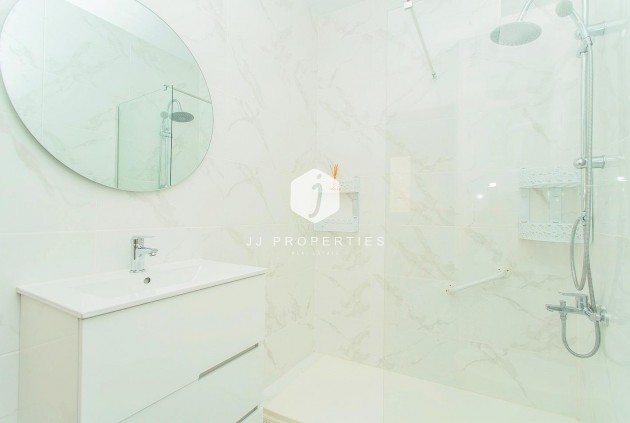 D'occasion - Appartement -
Torrevieja - Playa del Cura