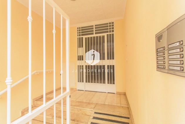 D'occasion - Appartement -
Torrevieja - Playa del Cura