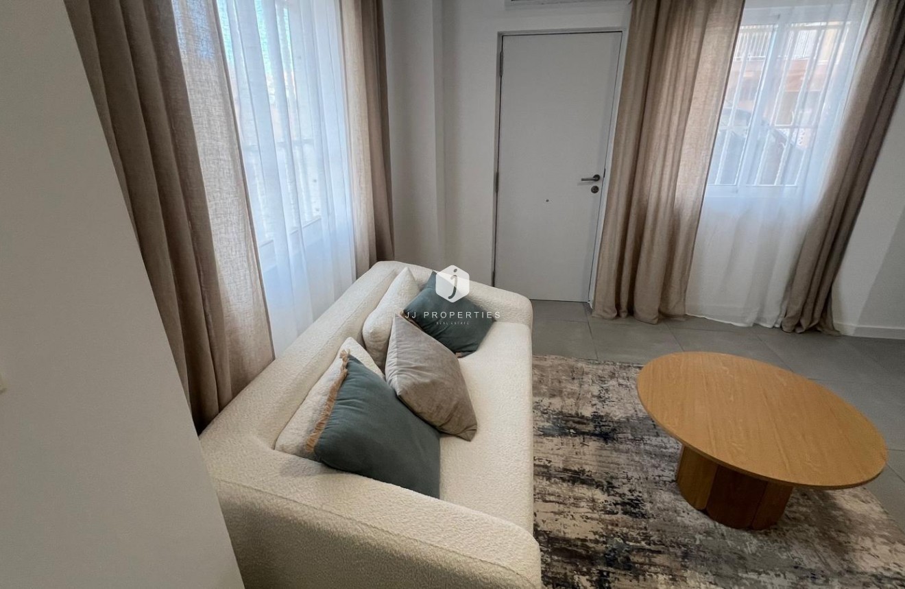 Resale - Apartment / flat -
Torrevieja - Zona Los Frutales