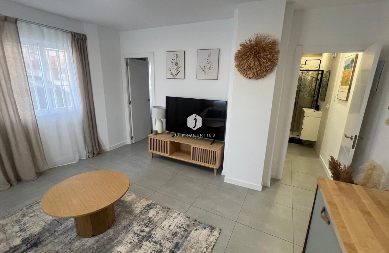 Resale - Apartment / flat -
Torrevieja - Zona Los Frutales