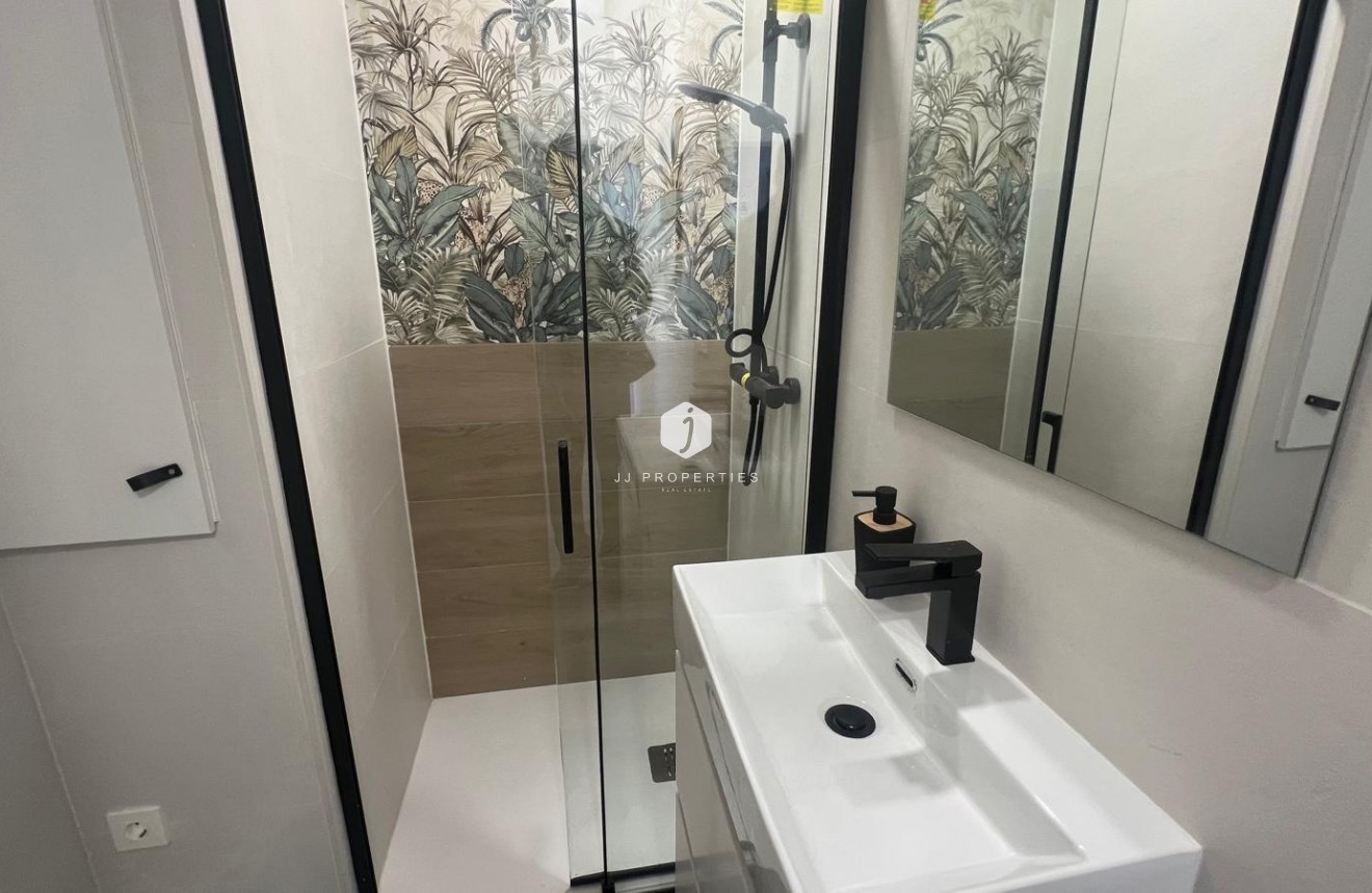 Resale - Apartment / flat -
Torrevieja - Zona Los Frutales