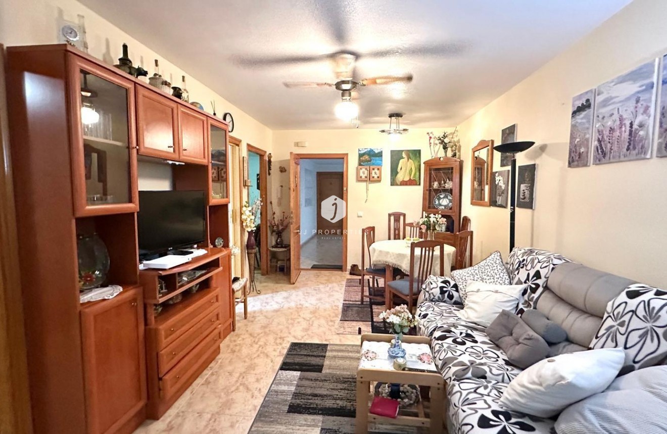 Resale - Apartment / flat -
Torrevieja - Centro