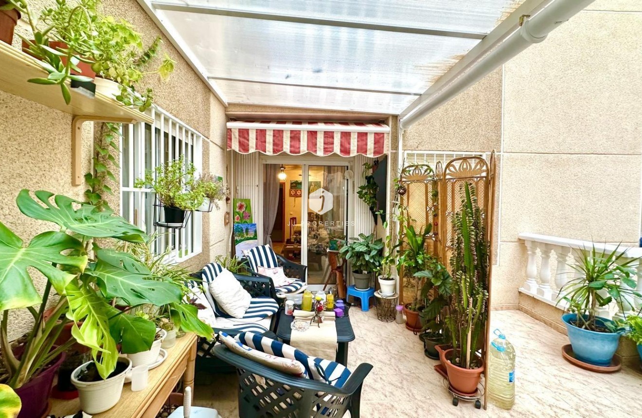 Resale - Apartment / flat -
Torrevieja - Centro