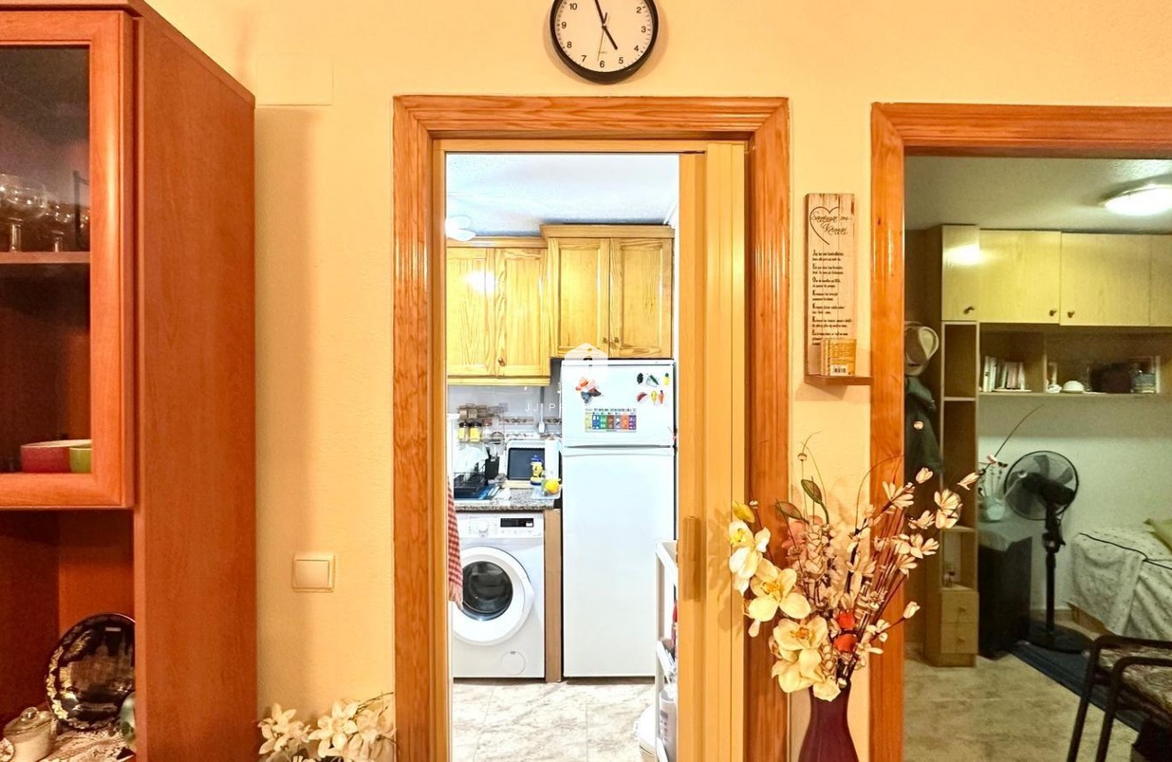 Resale - Apartment / flat -
Torrevieja - Centro