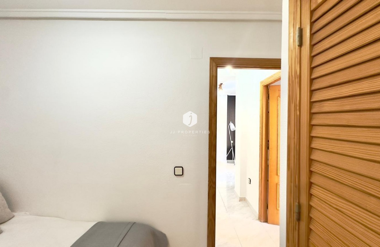 D'occasion - Appartement -
Torrevieja - Playa del Cura