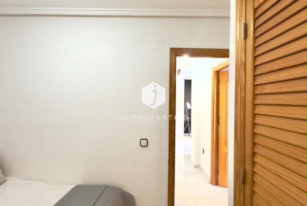 D'occasion - Appartement -
Torrevieja - Playa del Cura