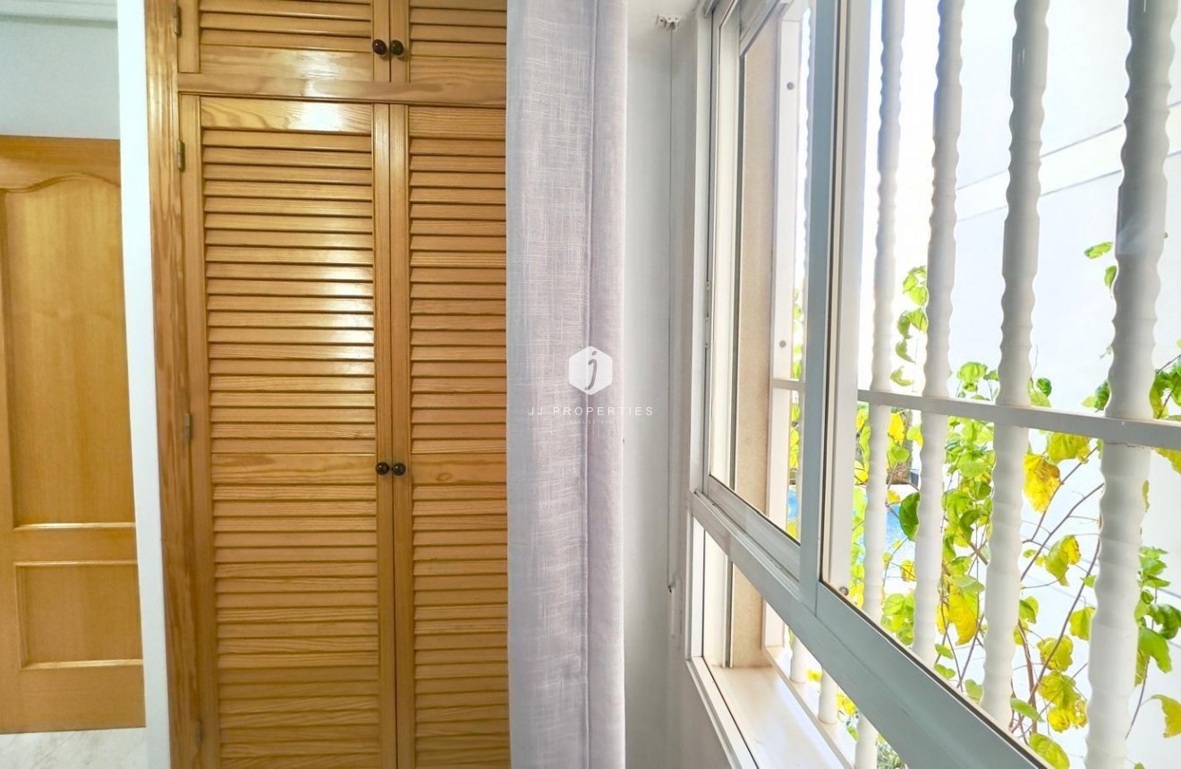 D'occasion - Appartement -
Torrevieja - Playa del Cura