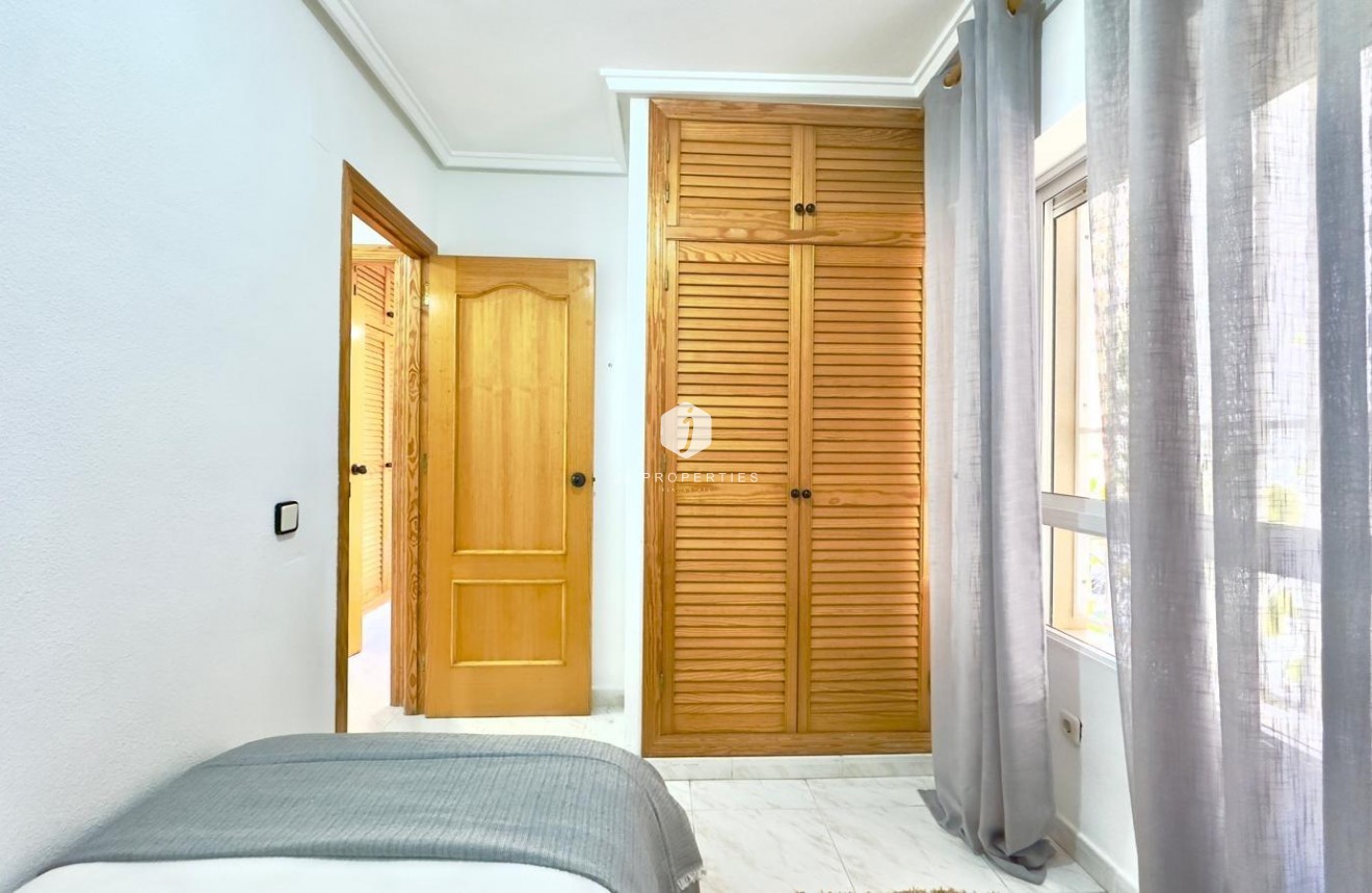 D'occasion - Appartement -
Torrevieja - Playa del Cura