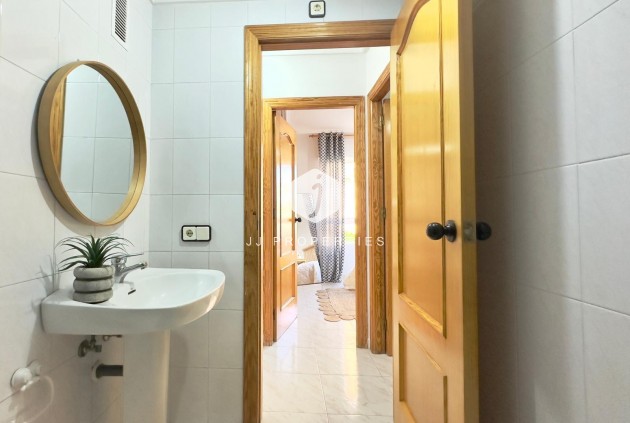 D'occasion - Appartement -
Torrevieja - Playa del Cura