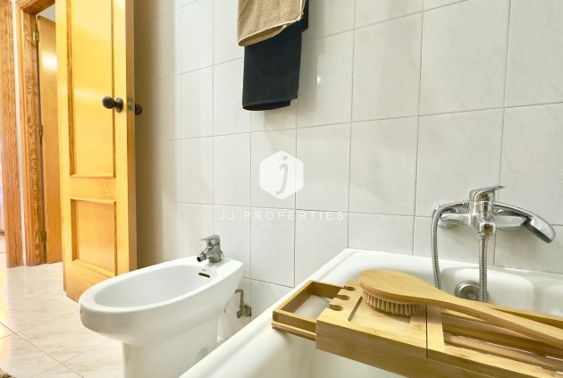 D'occasion - Appartement -
Torrevieja - Playa del Cura