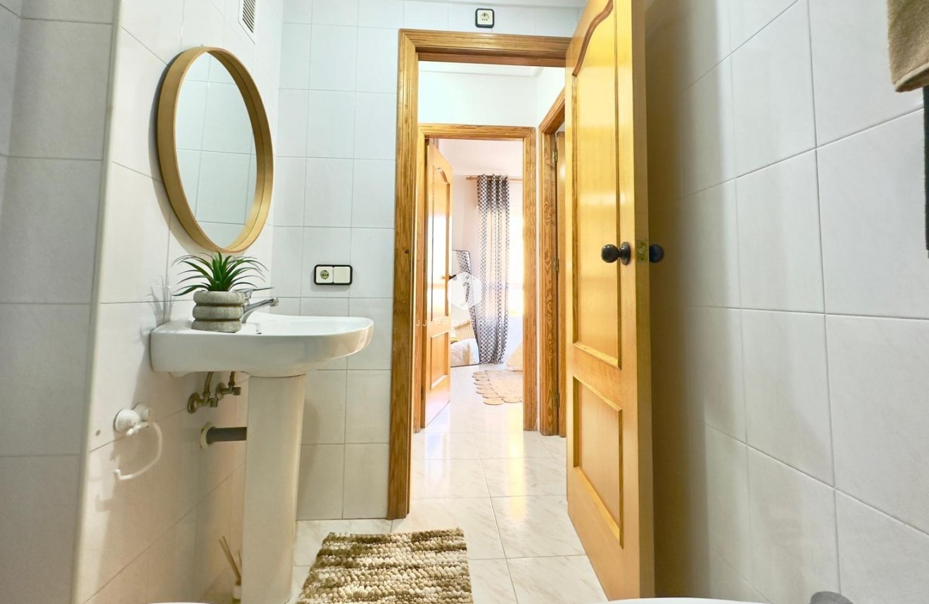 D'occasion - Appartement -
Torrevieja - Playa del Cura