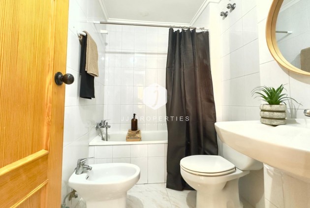 D'occasion - Appartement -
Torrevieja - Playa del Cura