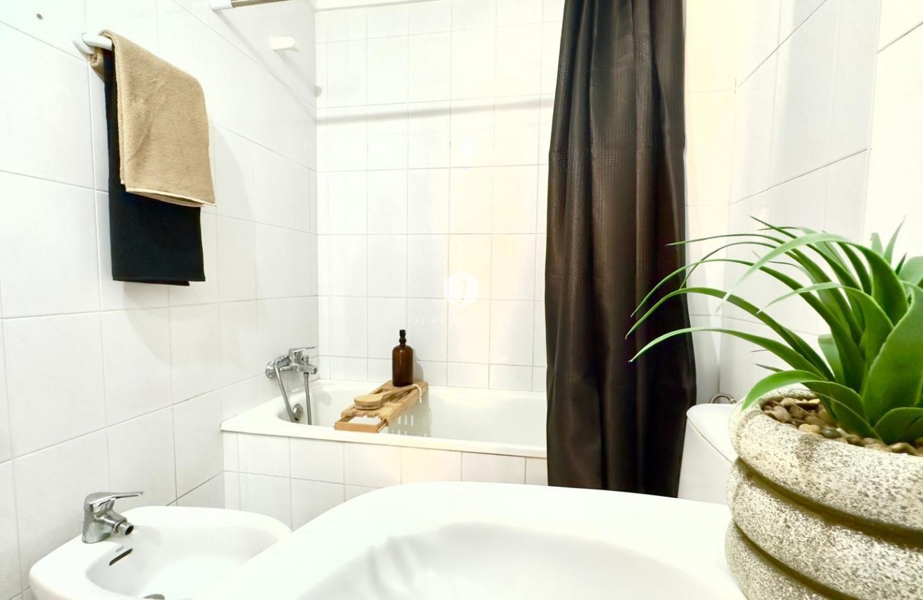 D'occasion - Appartement -
Torrevieja - Playa del Cura