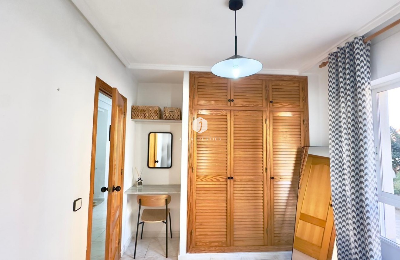 D'occasion - Appartement -
Torrevieja - Playa del Cura