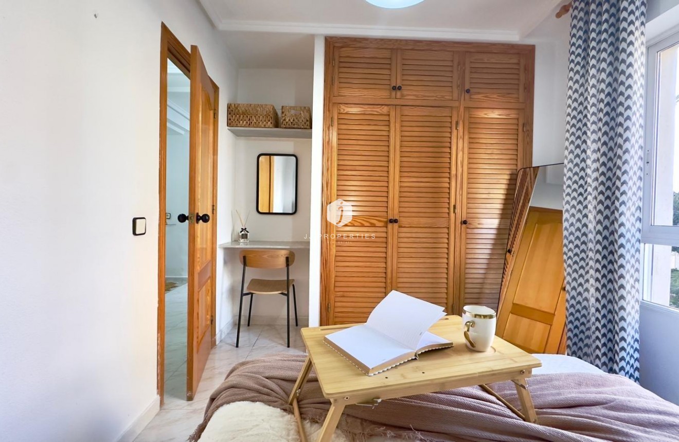 D'occasion - Appartement -
Torrevieja - Playa del Cura