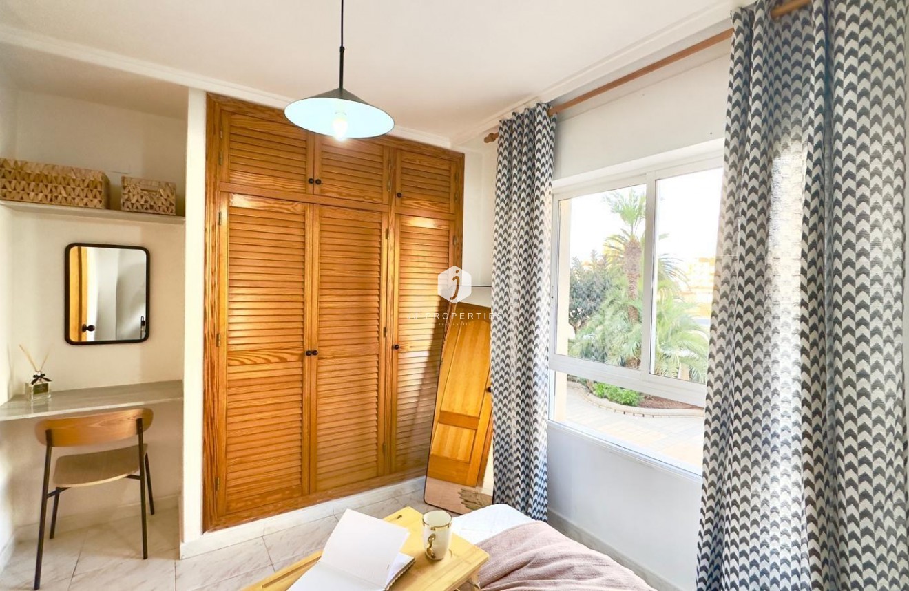 D'occasion - Appartement -
Torrevieja - Playa del Cura