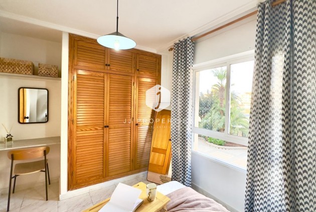 D'occasion - Appartement -
Torrevieja - Playa del Cura