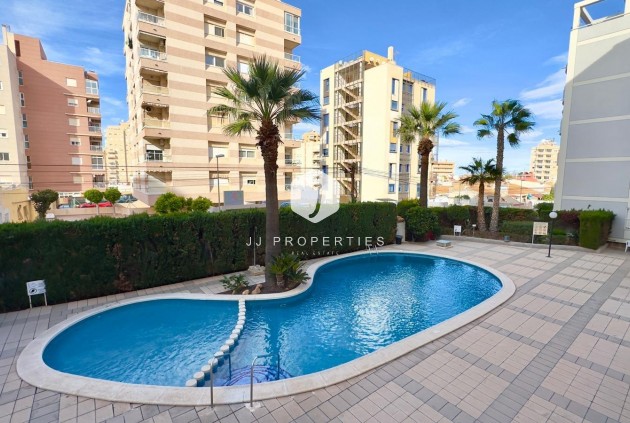 D'occasion - Appartement -
Torrevieja - Playa del Cura