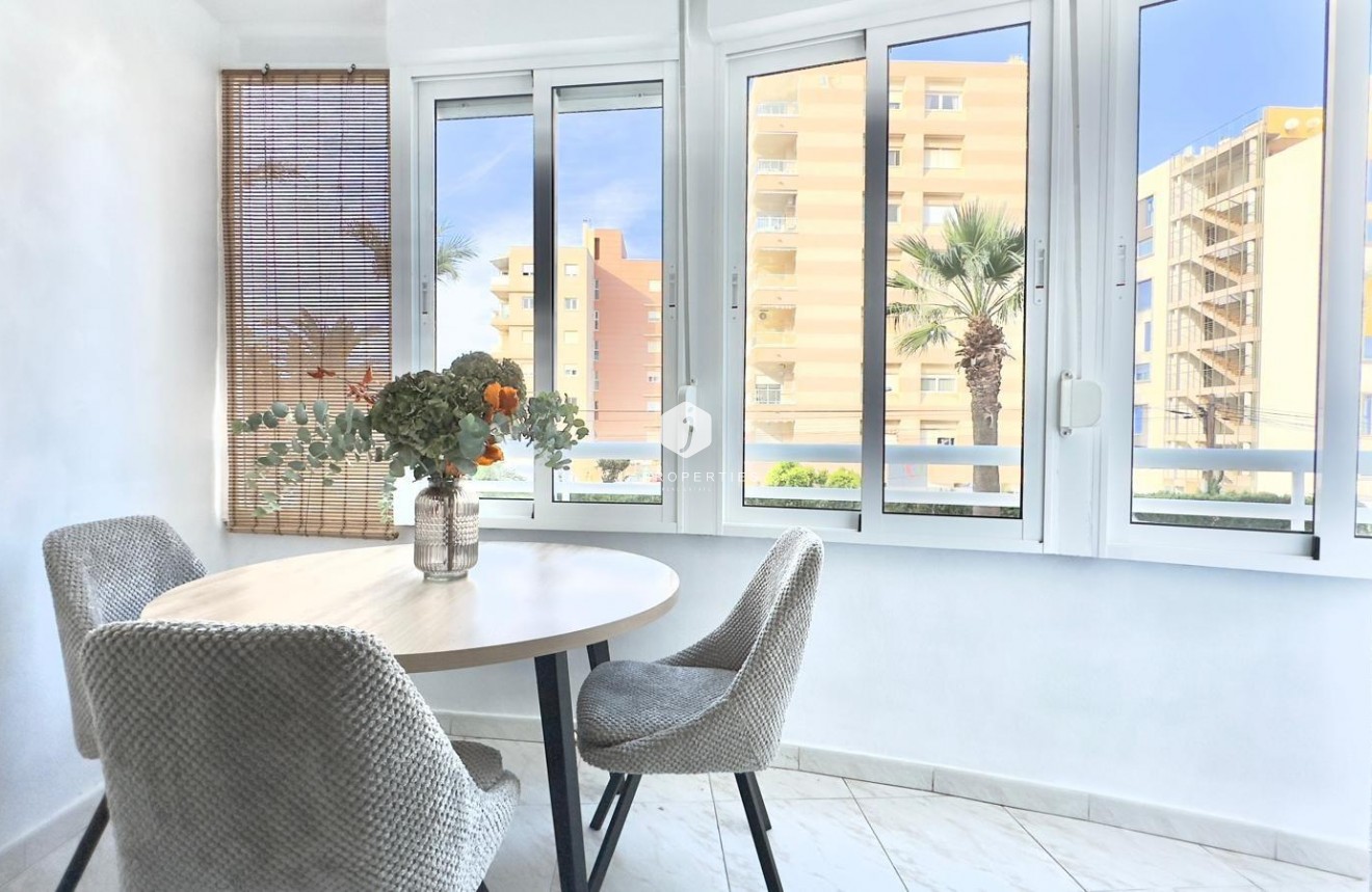 D'occasion - Appartement -
Torrevieja - Playa del Cura