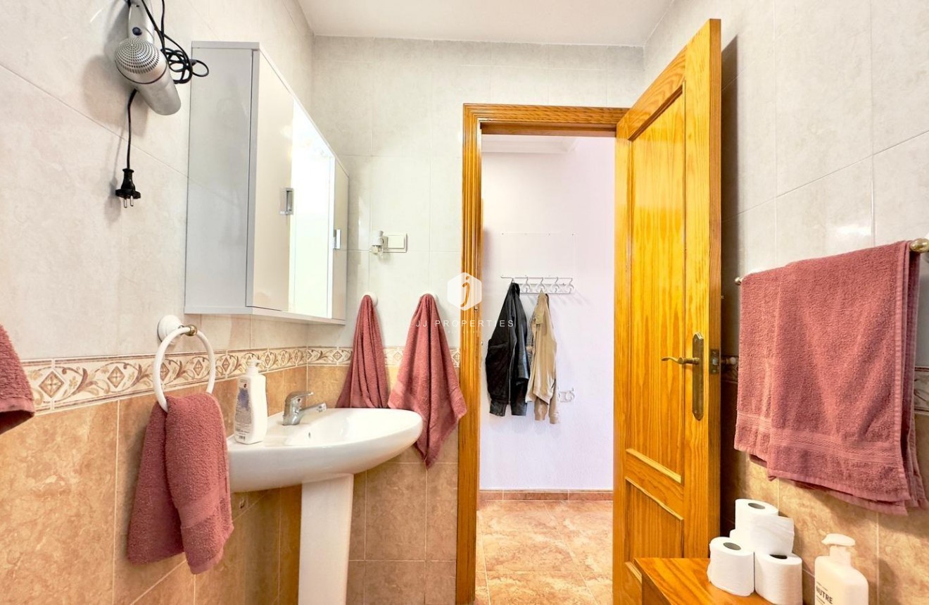 Resale - Apartment / flat -
Torrevieja - Centro